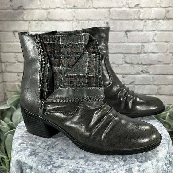 Life Stride Watchful Grey Faux Leather Round Toe Ankle Zip Boots WMS 8.5/9M✨EUC✨ - Picture 11 of 13
